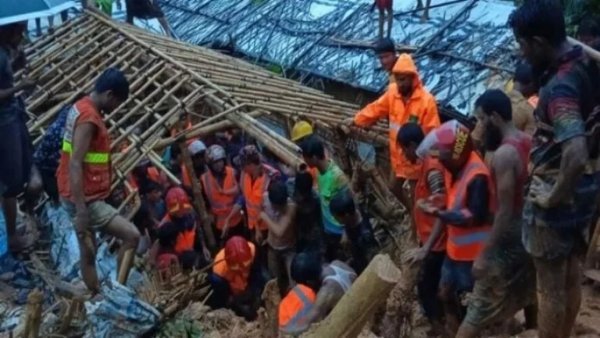 উখিয়ার রোহিঙ্গা ক্যাম্পে পাহাড়ধসে ৯ জন নিহত, আহত ৩