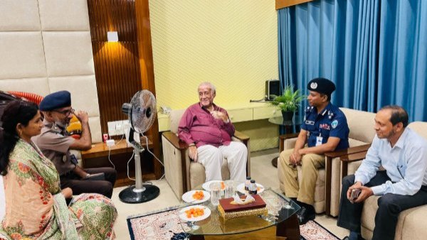 কক্সবাজারে পার্বত্য মন্ত্রীর সঙ্গে ডিআইজির সৌজন্য সাক্ষাৎ