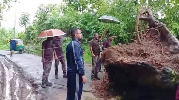 বান্দরবানে বন্যা-ভূমিধসের পর সড়ক যোগাযোগ স্বাভাবিক