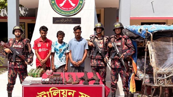 ক্যাম্পের পাশে অস্ত্র-বিস্ফোরকের চালান, ৩ রোহিঙ্গা আটক