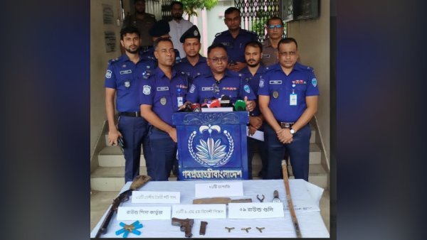 জঙ্গল সলিমপুরে পুলিশের অভিযান, অস্ত্রসহ গ্রেপ্তার ৪