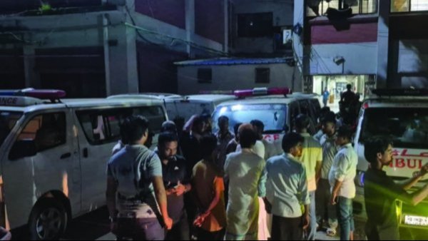 মেরিন ড্রাইভে দুর্ঘটনায় ব্যবসায়ী নিহত, আহত ১৩
