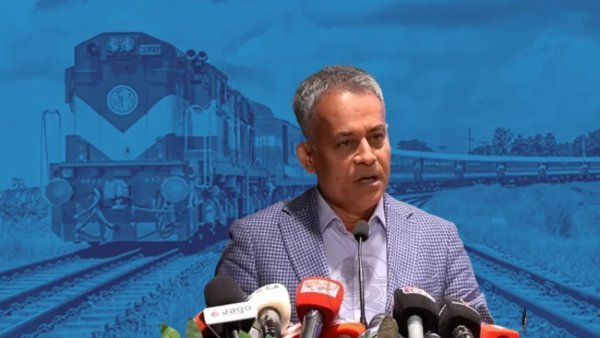অনলাইন টিকিটের কালোবাজারি নিয়ন্ত্রণ কঠিন, বললেন রেলমন্ত্রী