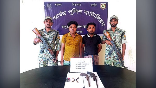 উখিয়ার রোহিঙ্গা ক্যাম্পে অস্ত্র-গুলিসহ দুই ভাই আটক