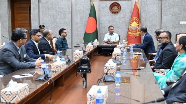 পোশাক শিল্পের বিকাশে প্রতিবন্ধকতা দ্রুত দূর করার নির্দেশ প্রধানমন্ত্রীর
