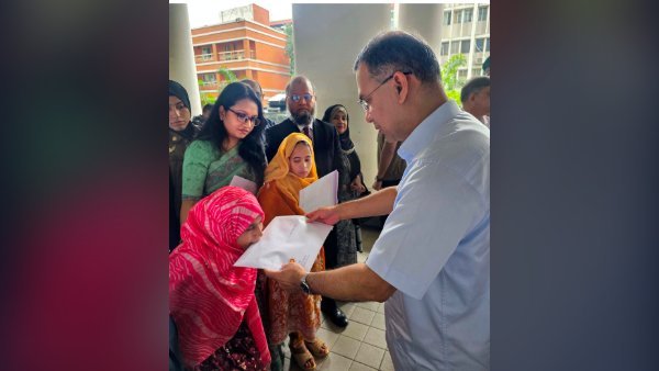 তিন প্রতিবন্ধী ব্যক্তির হাতে নিয়োগপত্র তুলে দিলেন প্রধানমন্ত্রী
