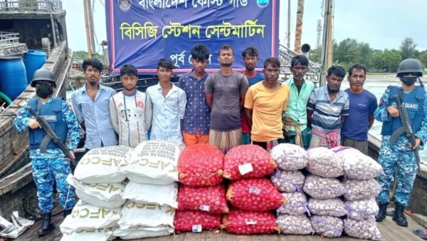 সমুদ্রপথে মিয়ানমারে পাচারের পথে বিপুল পরিমাণ সার জব্দ