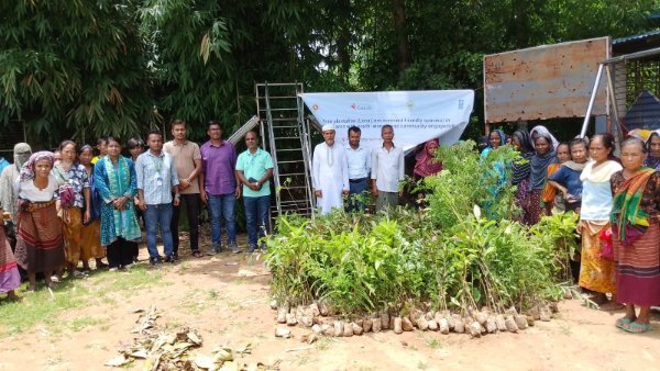 নাইক্ষ্যংছড়িতে ১ হাজার ৩৫০টি গাছের চারা বিতরণ