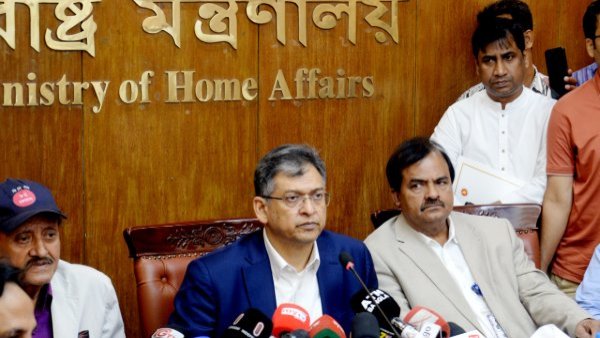 দুর্গাপূজায় নিরাপত্তা নিয়ে সতর্ক আইনশৃঙ্খলা বাহিনী: স্বরাষ্ট্রমন্ত্রী