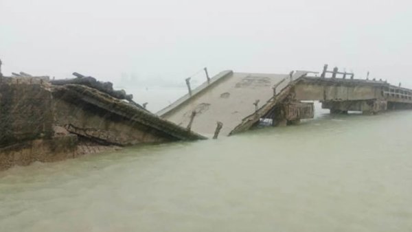প্রবল বর্ষণের আঘাতে ধসে পড়ল কুতুবদিয়ার শাহজির পাড়া সেতু
