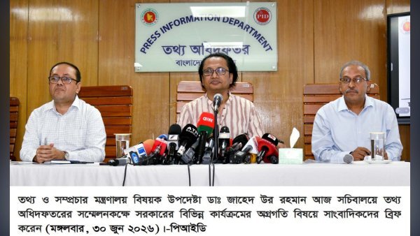 শেখ হাসিনার বক্তব্য প্রচারে আদালতের নিষেধাজ্ঞা মানার আহ্বান তথ্য উপদেষ্টার