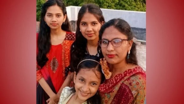 মা ও তিন মেয়েকে কুপিয়ে হত্যা, শরীরজুড়ে ধারালো অস্ত্রের আঘাত