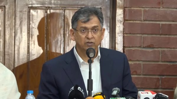 সংবিধানে ফিরল গণভোটের বিধান, পুনর্বহাল তত্ত্বাবধায়ক সরকারব্যবস্থাও