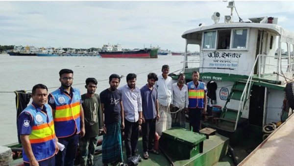 কর্ণফুলী নদী থেকে চোরাই ডিজেল জব্দ, গ্রেপ্তার ৬ জন
