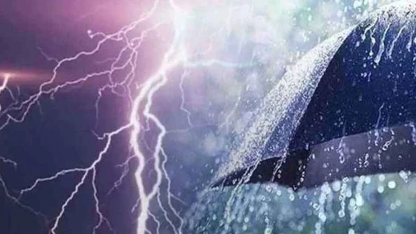 ৩৭ জেলায় তীব্র বজ্রপাতসহ ভারি বৃষ্টির আভাস, সতর্ক থাকার পরামর্শ