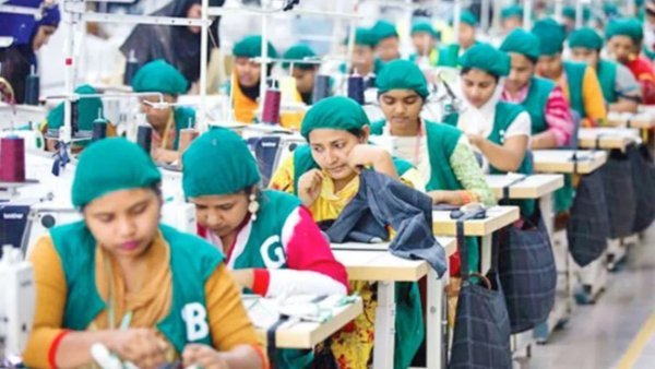 ৩ মাসে বাংলাদেশের পোশাক রপ্তানি বেড়েছে ৬.১০ শতাংশ