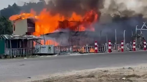 কক্সবাজারে রিসোর্টে আগুনে নিহত ১০, একই পরিবারের ৬ জন