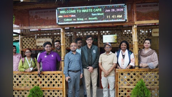 কক্সবাজারের রোহিঙ্গা ক্যাম্পে চালু হলো ‘ওয়েস্ট ক্যাফে’