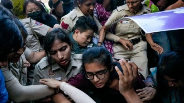অভিজিতের পর নেহা বোরাকেও আটক করল দিল্লি পুলিশ