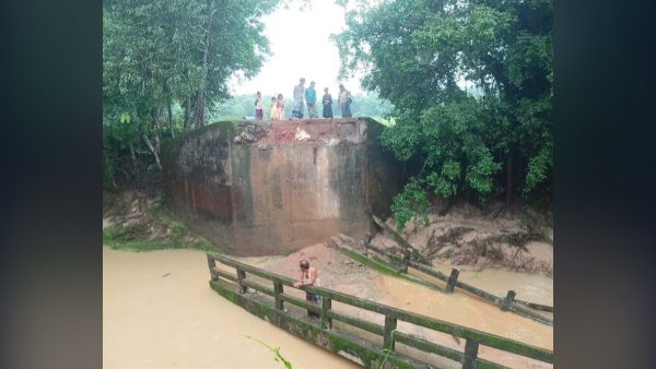 বাইশারীতে পাহাড়ি ঢলে গর্জন খালের সেতু ধসে যোগাযোগ বিচ্ছিন্ন