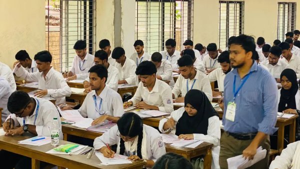 চট্টগ্রামে এইচএসসির প্রথম দিনে অনুপস্থিত ১৩৪০ শিক্ষার্থী