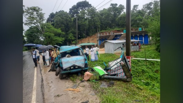চকরিয়ায় বাস-লেগুনা সংঘর্ষে নিহত ৪, আহত ৫