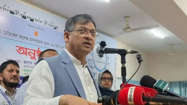 হাসিনার বক্তব্য নিয়ে স্বরাষ্ট্রমন্ত্রীর প্রশ্ন: ‘চেহারা কি দেখা গেছে?’