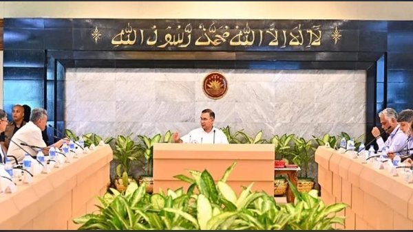 সরকার-ব্যবসায়ীদের সমন্বিত প্রচেষ্টায় অর্থনীতিতে ইতিবাচক পরিবর্তন সম্ভব: প্রধানমন্ত্রী