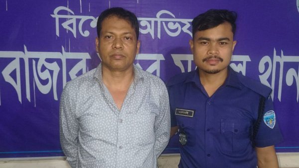 কক্সবাজারে পর্যটককে হুমকি দেওয়া ম্যানেজার গ্রেফতার