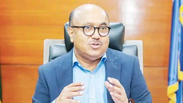 পদত্যাগ করলেন পিএসসি চেয়ারম্যান মোবাশ্বের মোনেম