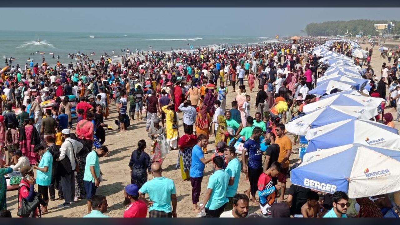 কক্সবাজারে পর্যটকের জোয়ার, মুখর প্রতিটি সৈকত পয়েন্ট