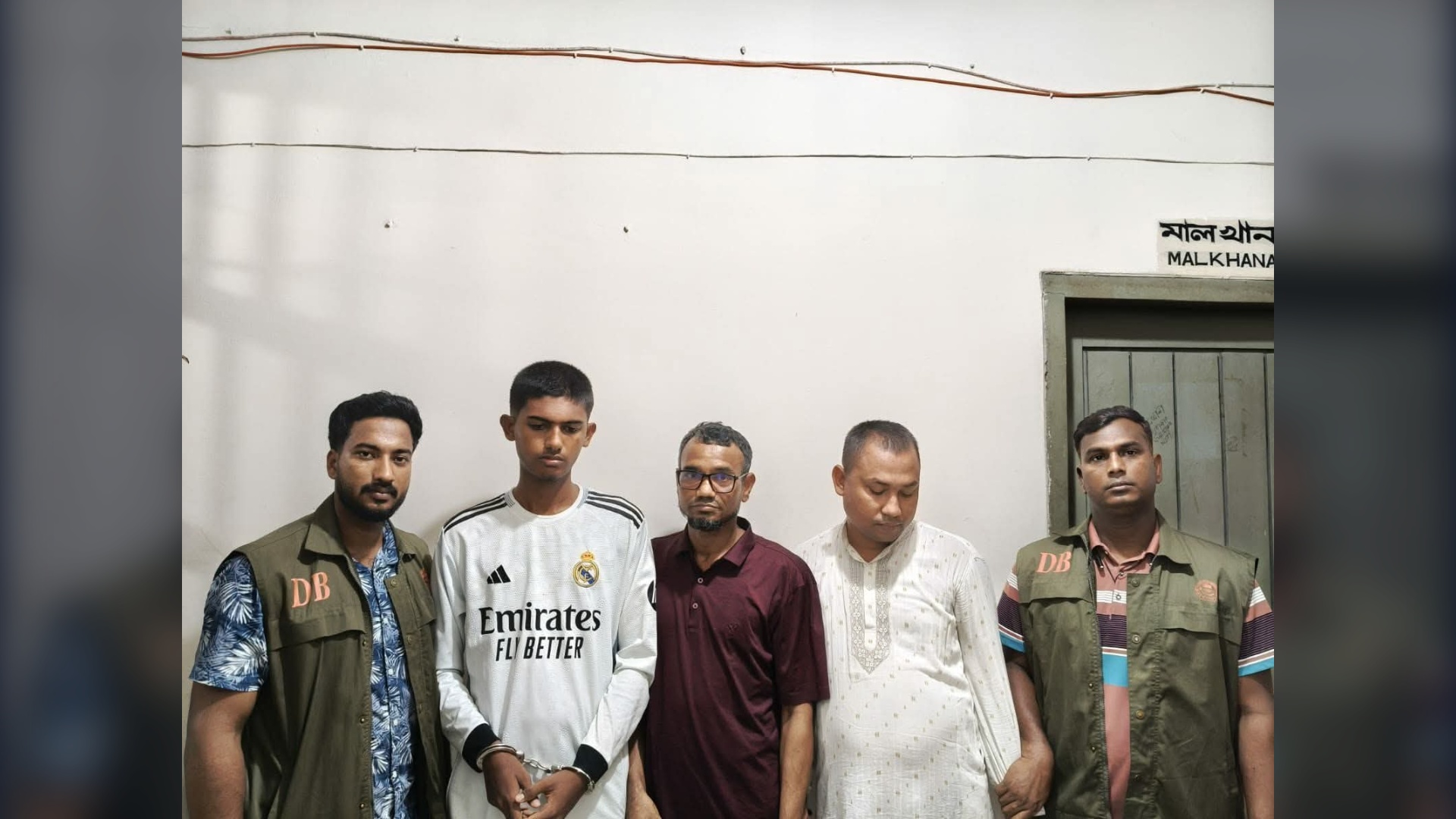 কক্সবাজারে ইয়াবা নিয়ে যুবদল নেতা ফরিদসহ ৩ জন আটক